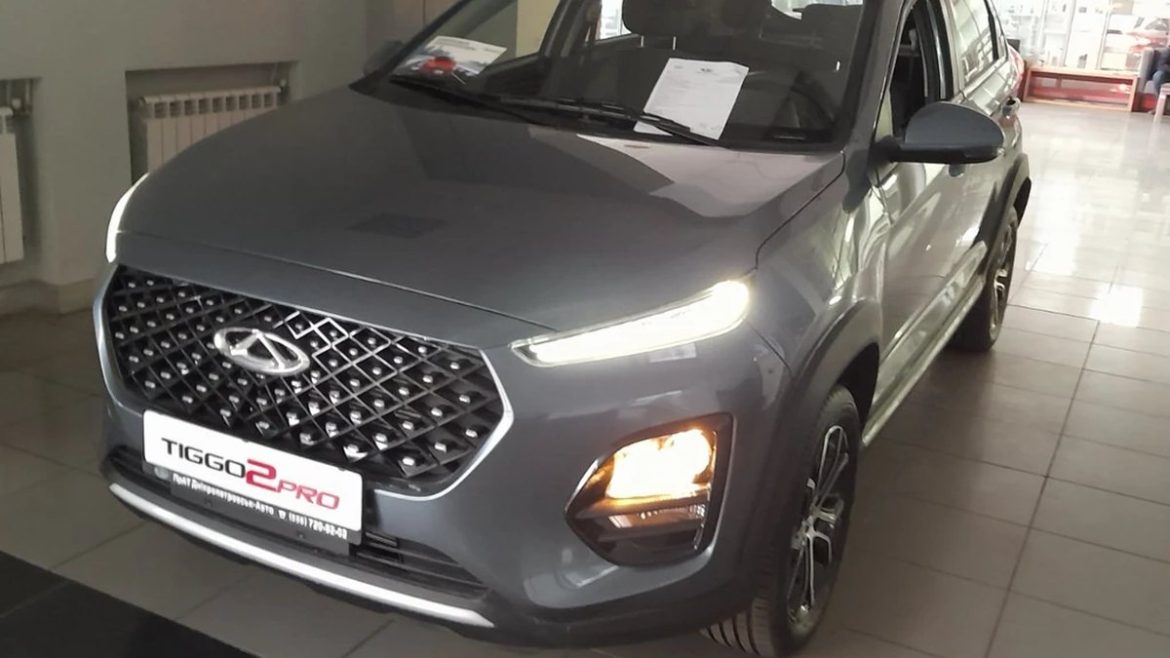 Новий кросовер Chery Tiggo 2 Pro в автосалоні
