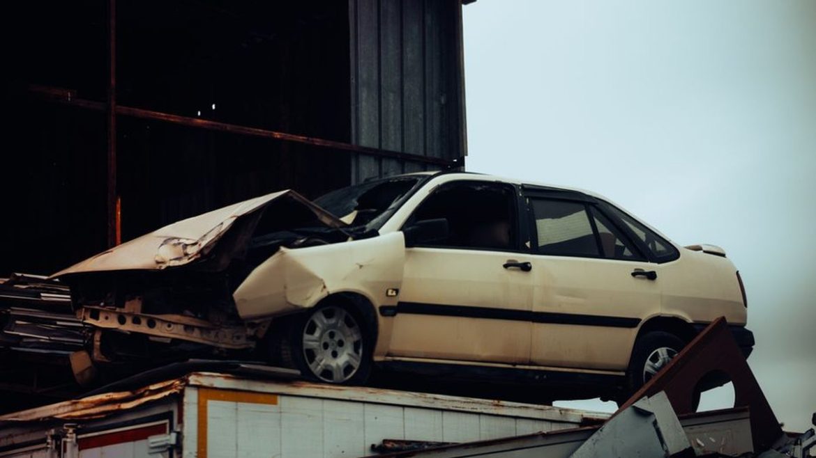 Пошкоджений автомобіль після ДТП