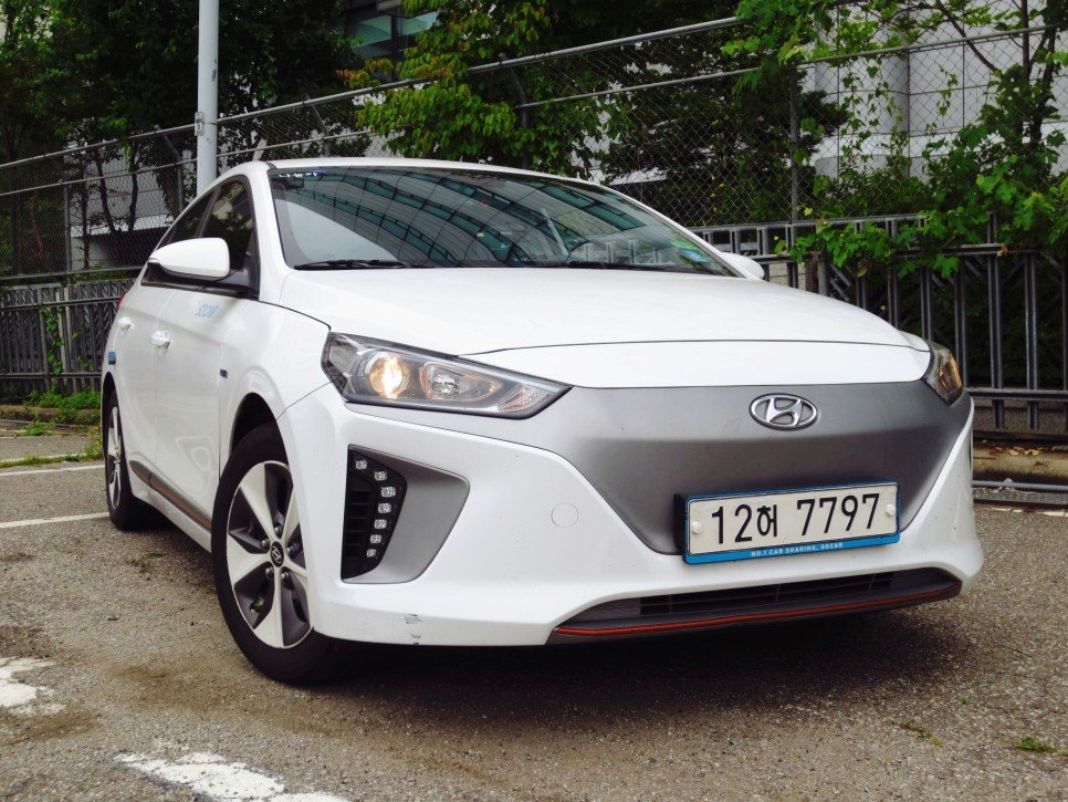Hyundai Ioniq Electric 2018, живе фото