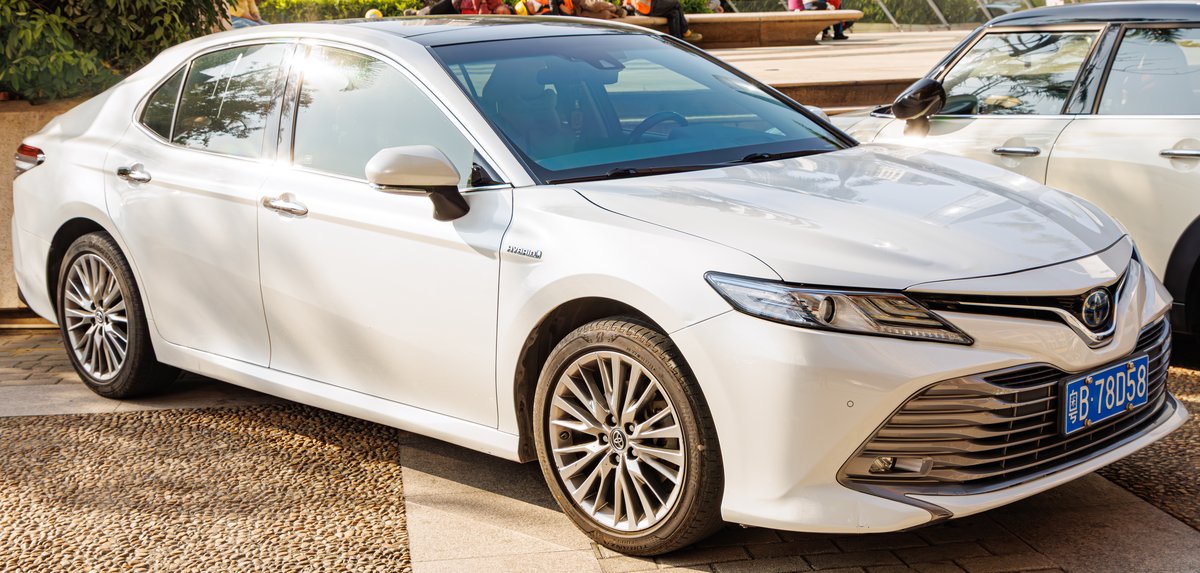 Toyota Camry Hybrid XV70, живе фото
