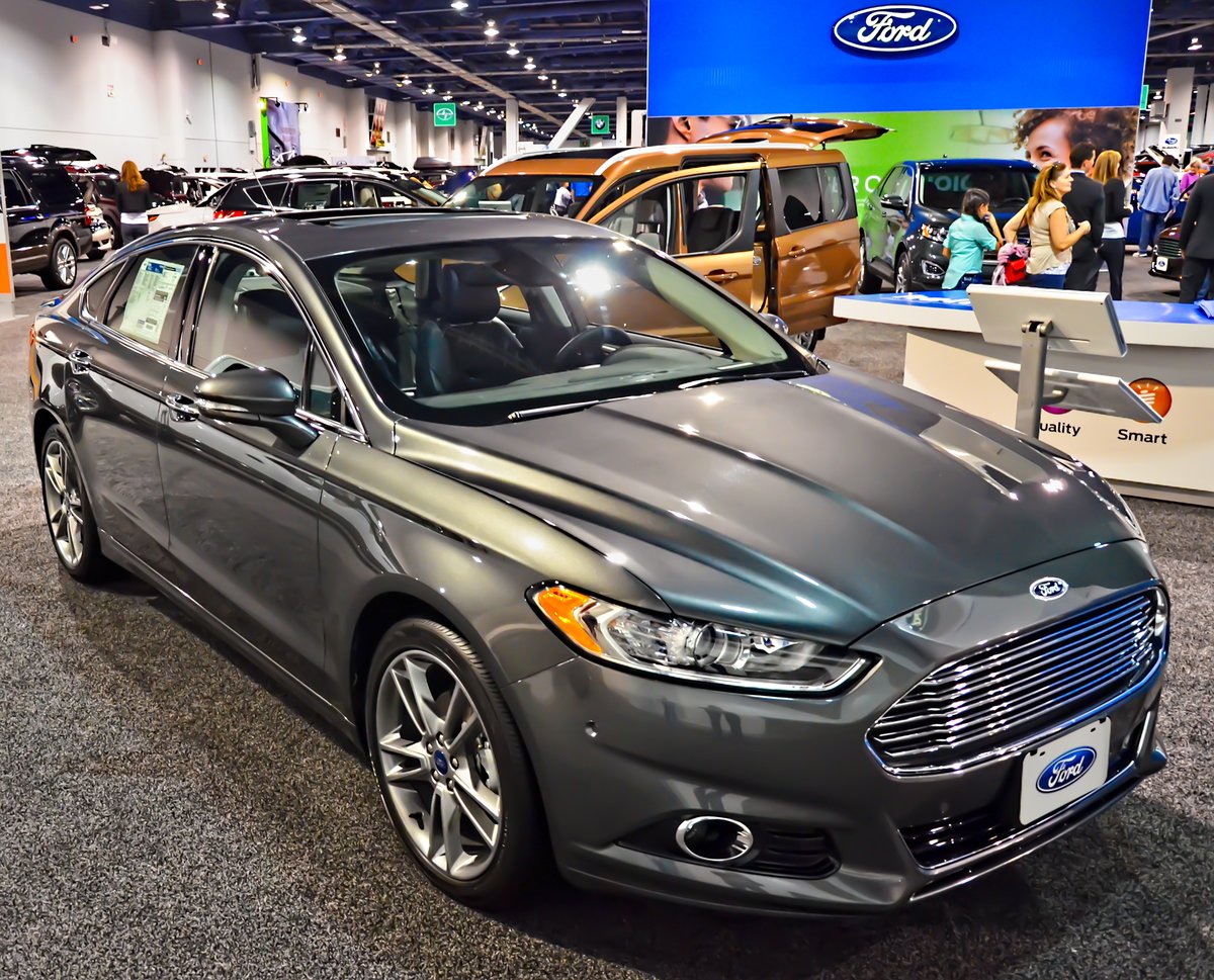 Ford Fusion Hybrid, живе фото