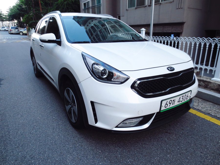 Kia Niro Hybrid першого покоління, живе фото