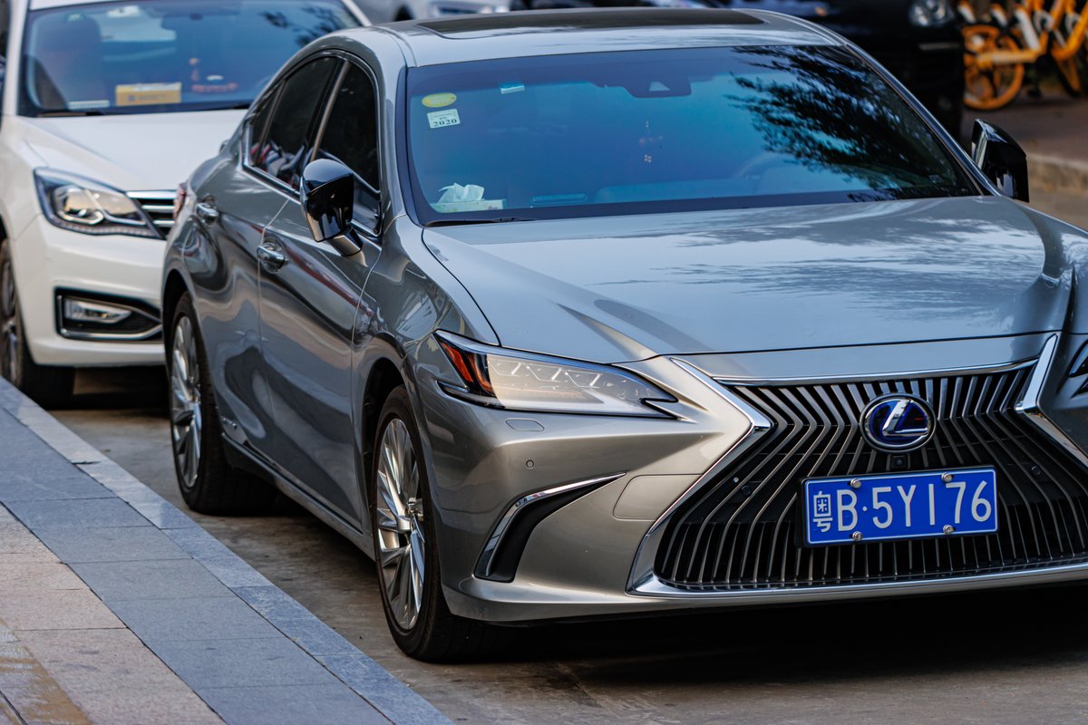 Lexus ES 300h, живе фото