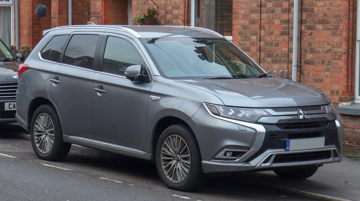 Mitsubishi Outlander PHEV 2018, живе фото