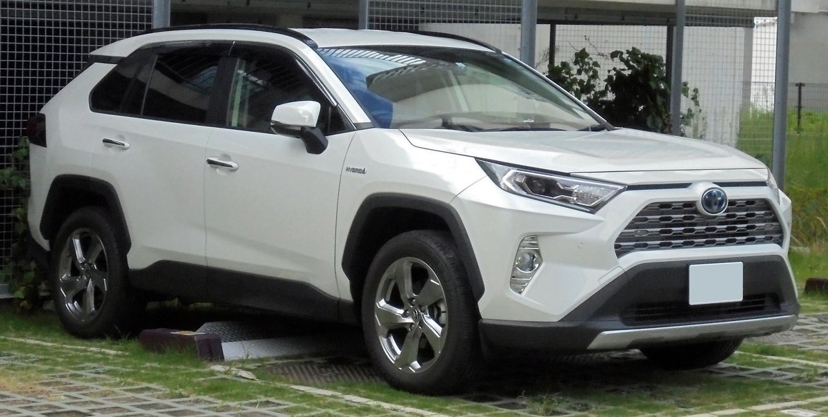 Toyota RAV4 Hybrid п'ятого покоління, живе фото