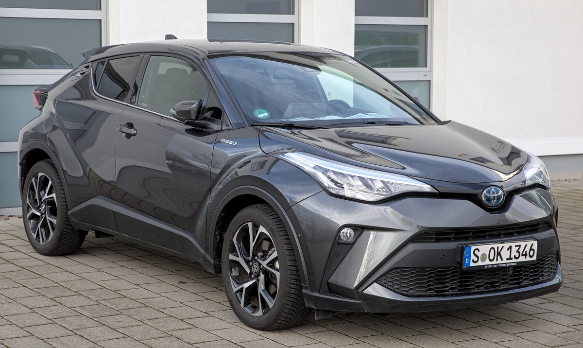 Toyota C-HR Hybrid після рестайлінгу, живе фото
