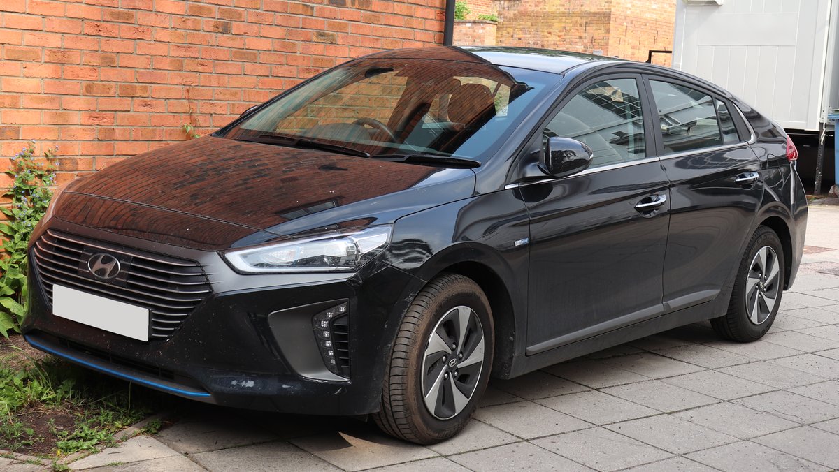 Hyundai Ioniq Hybrid 2017, живе фото